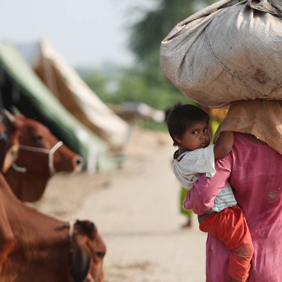 Barn drabbat av klimatförändringar i Pakistan