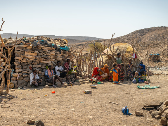 Människor i torkans Afar i Etiopien.