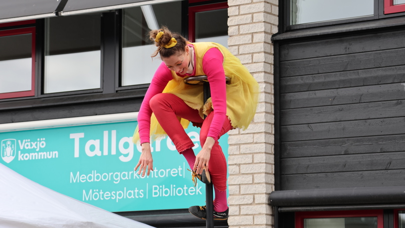 En artist från Clowner utan Gränser i Växjö 12 april 2025