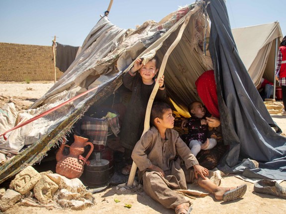 Barn i flyktingläger i Afghanistan