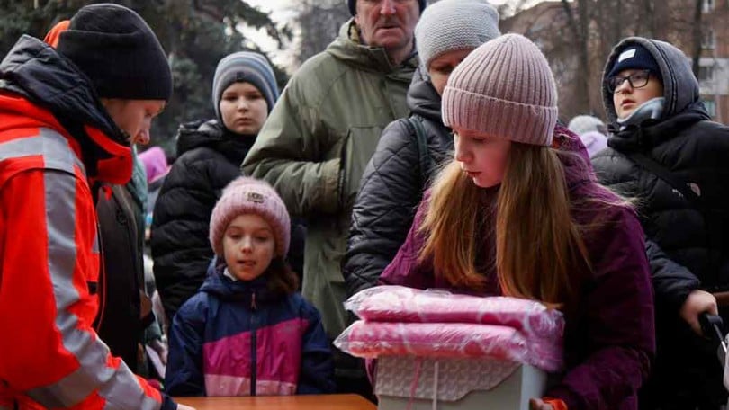 I Kiev delar vi ut varma filtar till barn som lever på flykt.