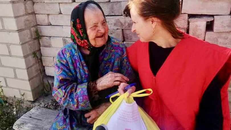 Vira Andriivna är 101 år och har fått och fortsätter få stöd våra volontärer