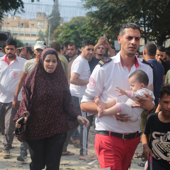 Hjälparbetare efter explosion i Gaza, Palestina.
