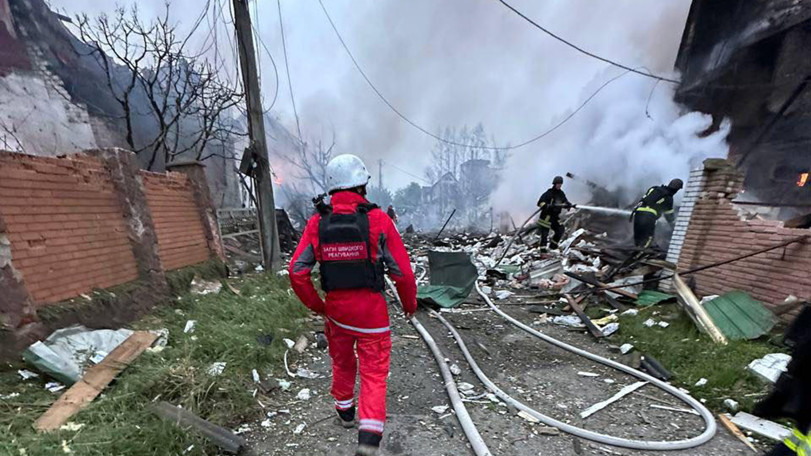 Akutteam på plats efter explosion.