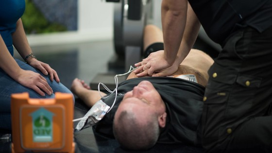 Sonia i träningskläder på gym