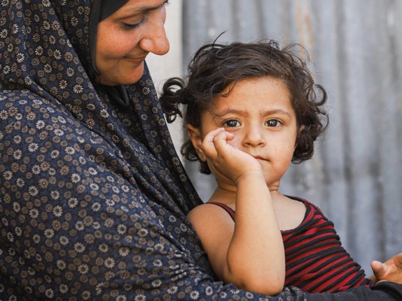 Samira och hennes dotter i Gaza.