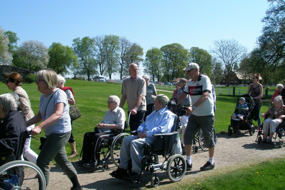 Promenad med boende från Solbacken