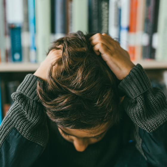 Silhuett av person i naturen