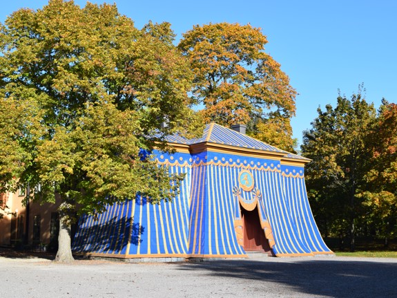 En rödakors-flagga Solna kommun