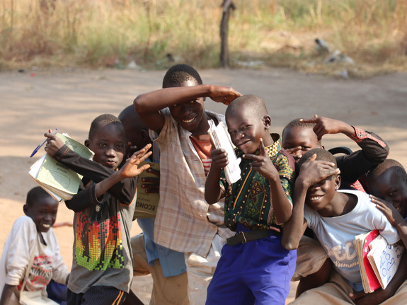 Barn i Uganda.