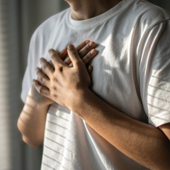 Person med långt hår och känsla av ångest