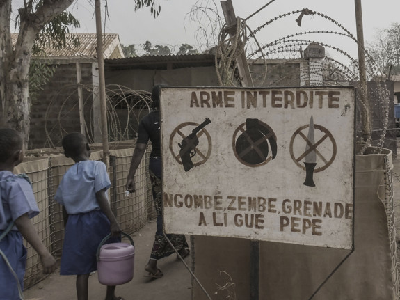 Barn går in till sjukhus i Mali