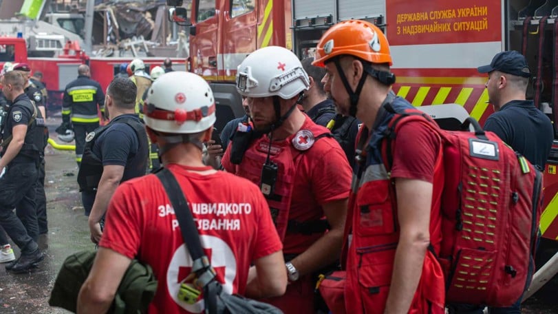 Efter explosioner i Kiev ryckte våra akutteam ut för att rädda människor undan skadade byggnader och ge vård