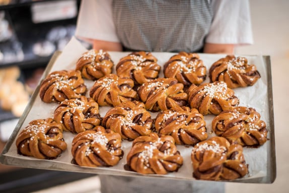 Kanelbullar på en plåt