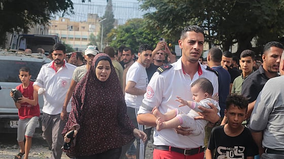 Hjälparbetare efter explosion i Gaza, Palestina.