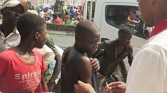 Fyra ungdomar får vaccin mot gula febern