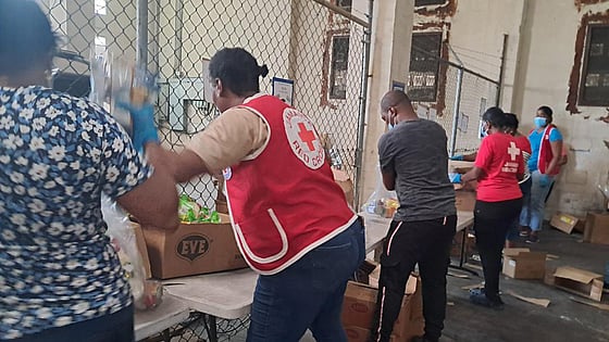 Volontärer hjälper på Jamaica.