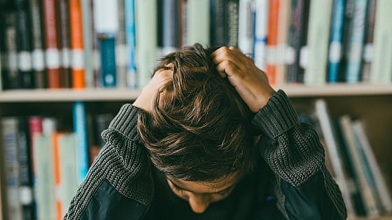 Silhuett av person i naturen