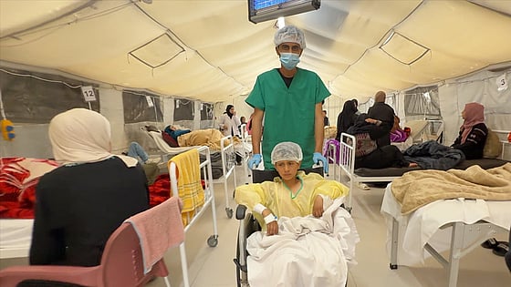 Pojke får vård i Gaza, Palestina.