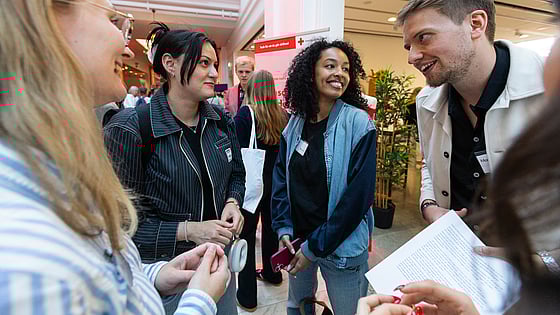 Medlemmar ur Röda Korsets ungdomsförbund på Röda Korsets Riksstämma 2025.