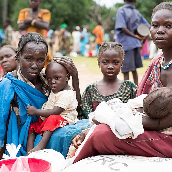 Kvinna med barnaskara