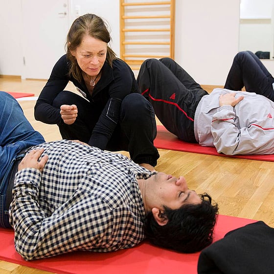 Man får sjukgymnastik på center för krigsskadade