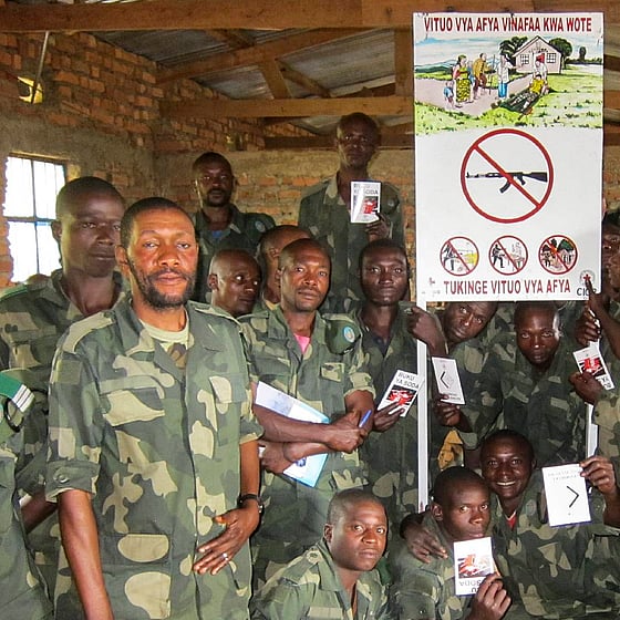 Soldater utbildas i krigets lagar