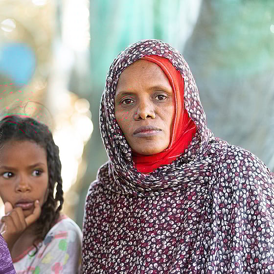 Aziza och hennes barn.