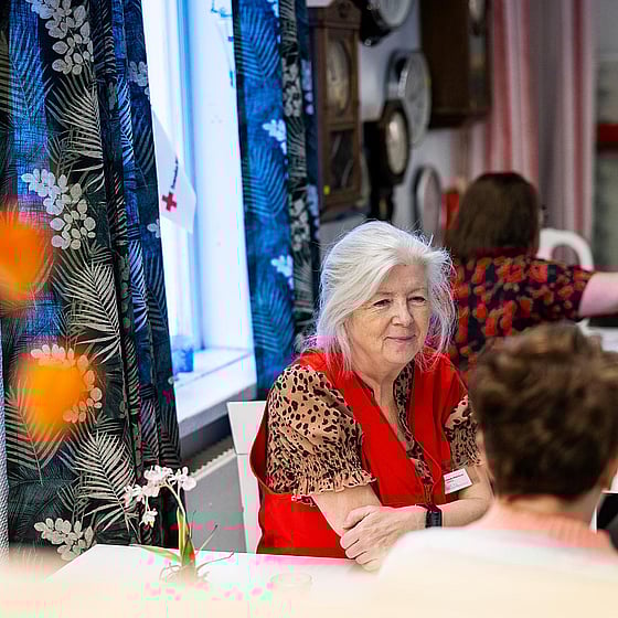 Hos oss kan du träffa andra i många sammanhang. Vi kan besöka dig som är äldre eller ofrivilligt ensam. Vi erbjuder även medmänsklighet och gemenskap genom en mängd andra aktiviteter och verksamheter.