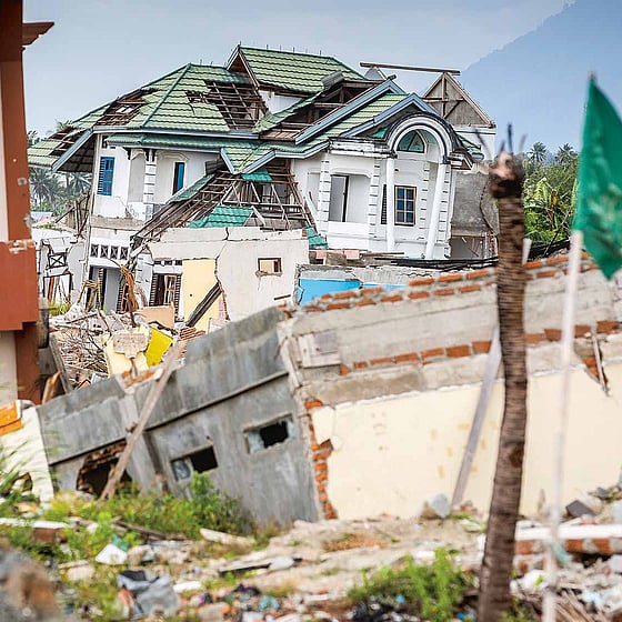 Raserade hus efter jordbävning i Sulawesi