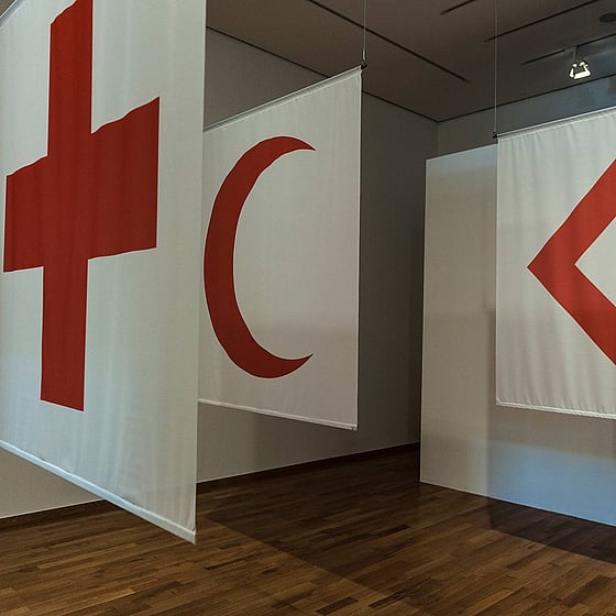 Skyddsemblem: röda korset, röda halvmånen och röda kristallen