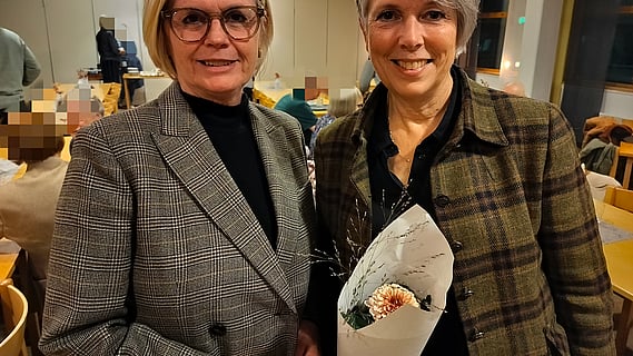 Bild på kretsordförande Ann-Marie Nilsson och Helena Jonsson, vice ordförande i Svenska Röda Korset.
