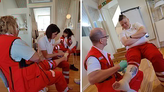 Michael och Anna tränar på att linda fotled.