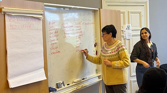 Malaz Mnawar Verksamhetsutvecklare och Birgitta Billinger Lundberg, frivilligledare, Restad Gård