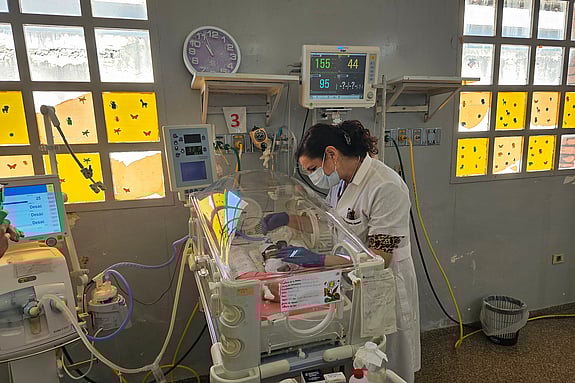 Röda Korsets sjukhus i Paraguay var först i landet med att ge intensivvård till nyfödda.