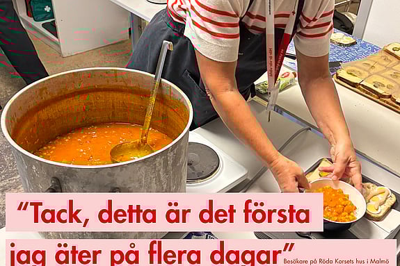 bild med stor gryta och en person som serverar mat till en annan, i förgrunden syns ett citat 