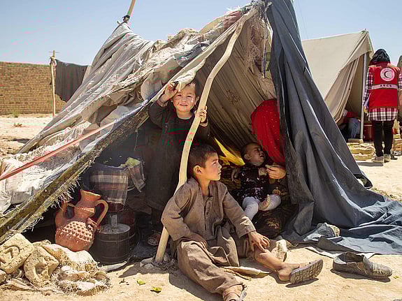 Barn i flyktingläger i Afghanistan