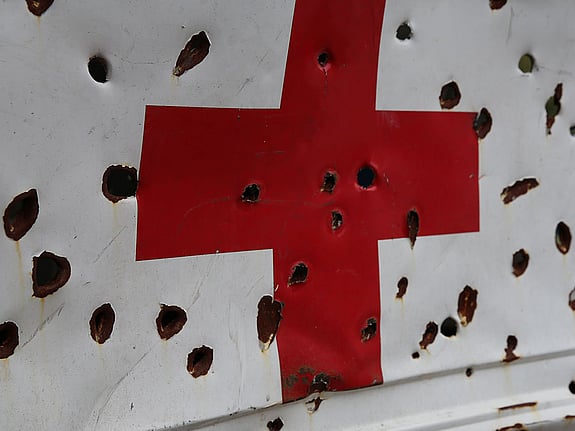 Skotthål i ambulans.