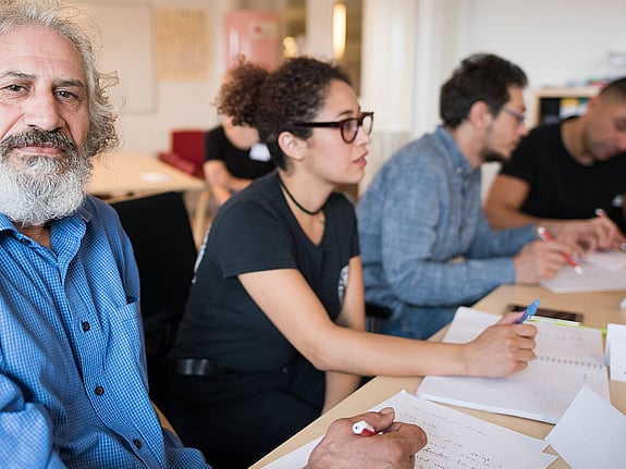 Klassrum med personer.