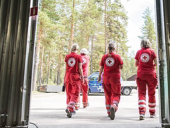Arbeta på Röda Korset.