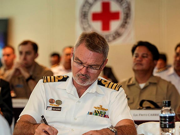 Marinsoldater utbildas i krigets lagar till havs.