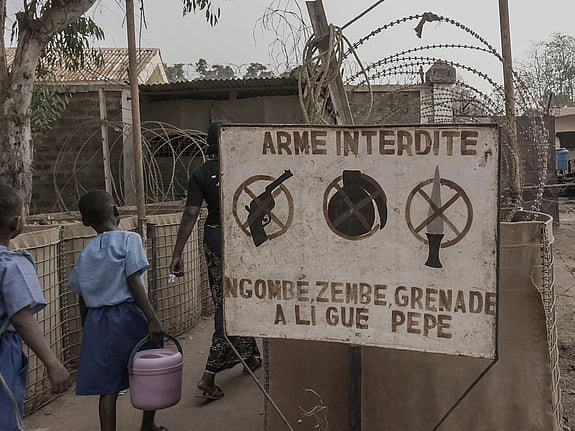 Barn går in till sjukhus i Mali