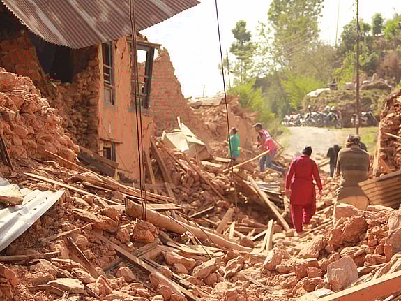 Förödelse efter naturkatastrof i Nepal