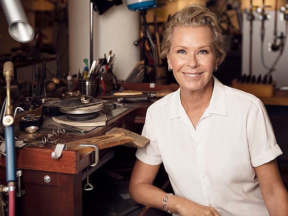 Efva Attling i sin atelje.