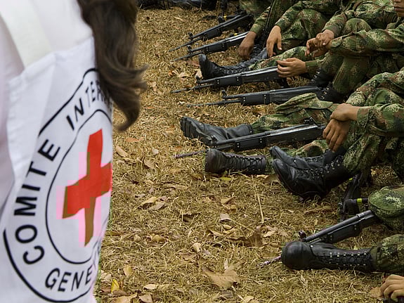 Röda Korset utbildar soldater i krigets lagar.
