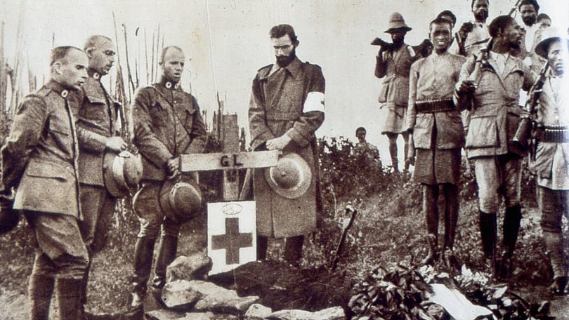 Fotot har Röda Korset fått 1936 till albumet SVENSKMANNAGÄRNING.