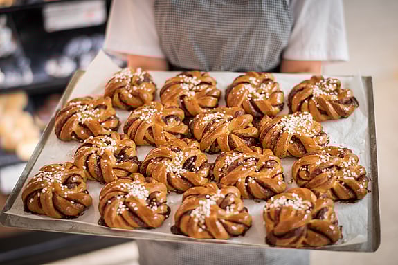 Kanelbullar på en plåt
