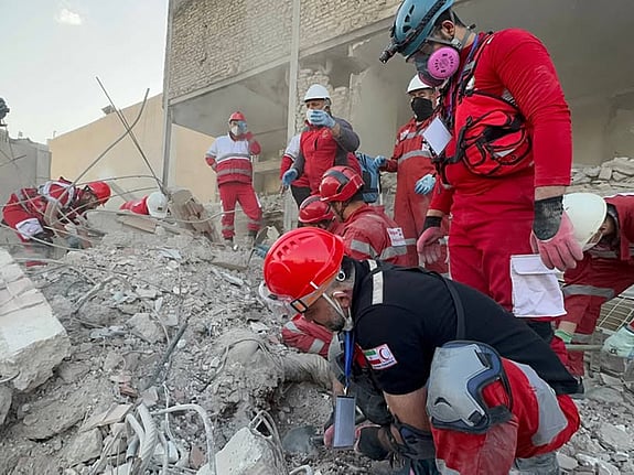 Vår sjuksköterska hjälper i Mellanöstern.