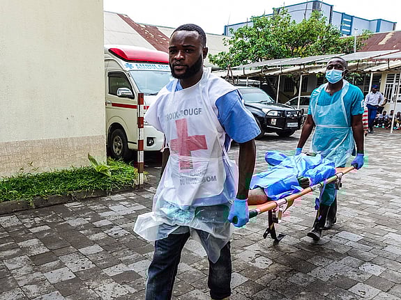 Röda Korset hjälper på sjukhus i Kongo-Kinshasa.