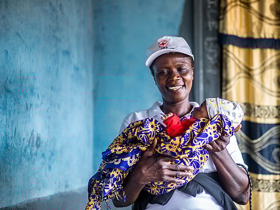 Barn blåser såpbubblor